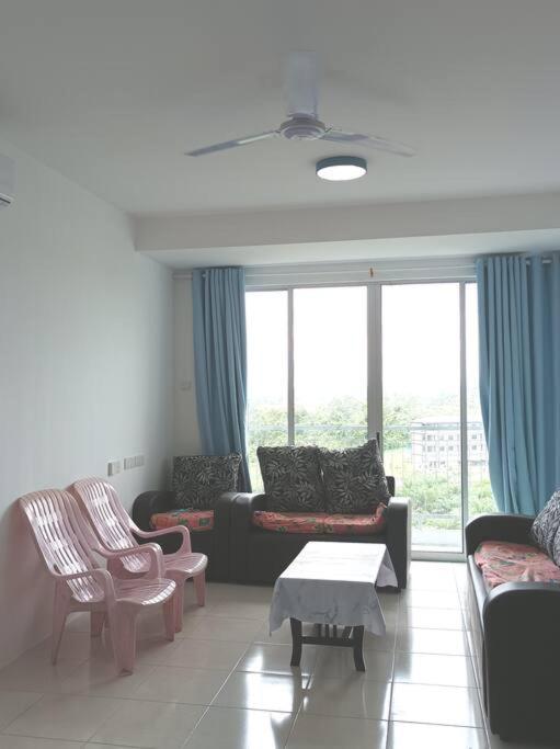 Ike Village Homestay Near With Uitm Kota Samarahan エクステリア 写真