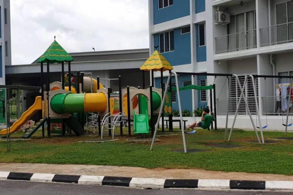 Ike Village Homestay Near With Uitm Kota Samarahan エクステリア 写真